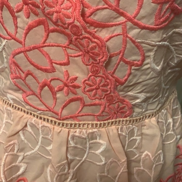 Shades of pink embroidered sleeveless top - Picture 3 of 11